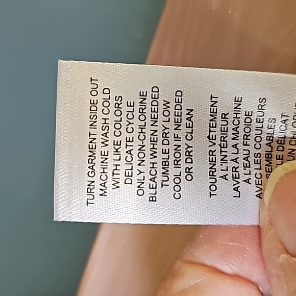 Elie Tahari NWT pink champagne color, size small button-down. Shinny fab… - Picture 12 of 12